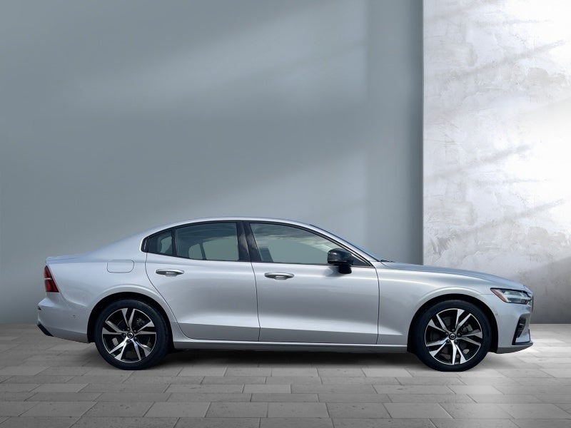 2024 Volvo S60 Plus Dark Theme