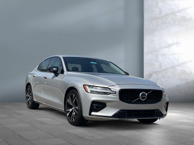 2024 Volvo S60 Plus Dark Theme