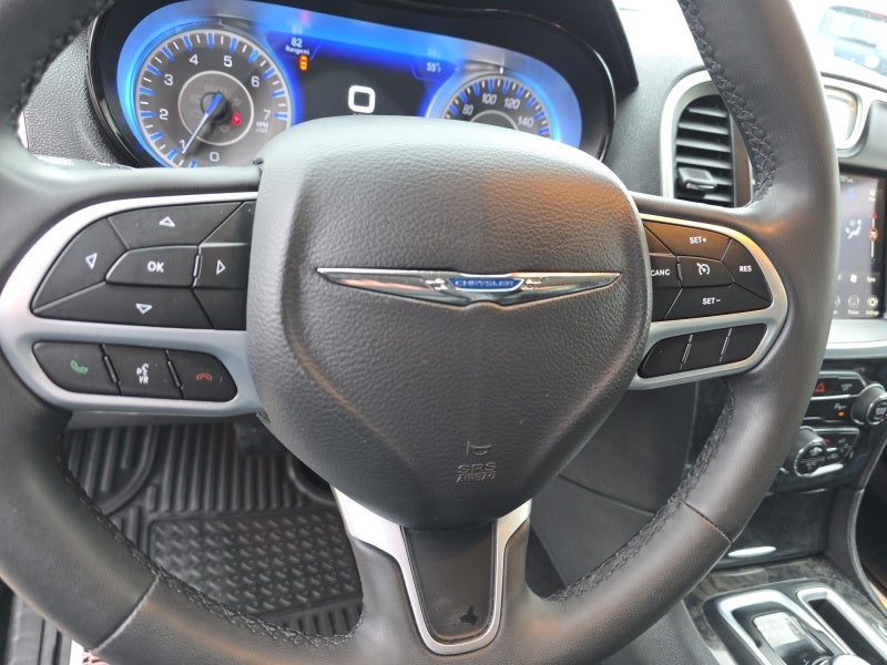 2023 Chrysler 300 Touring L