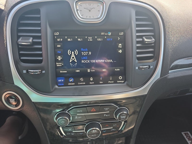 2023 Chrysler 300 Touring L